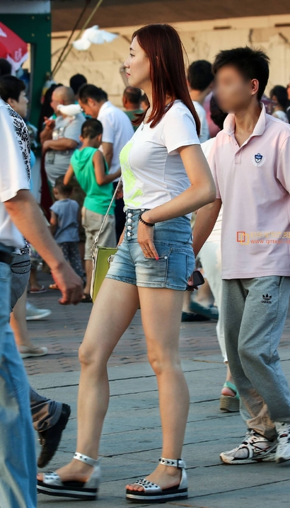 抓拍婉风流转的极品热裤宽臀御姐[WY-3NH9]