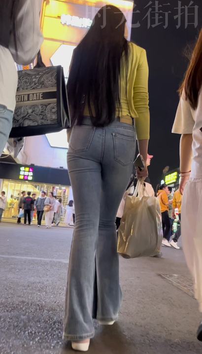 【视频】一个聘婷秀雅的极品牛仔裤美臀靓女[QQ-X906]