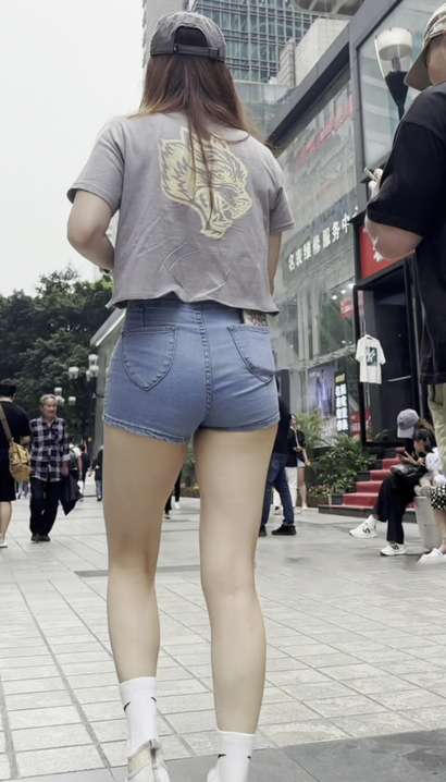 【视频】一个一代容华的风尚热裤圆臀女神[PK-JC9A]