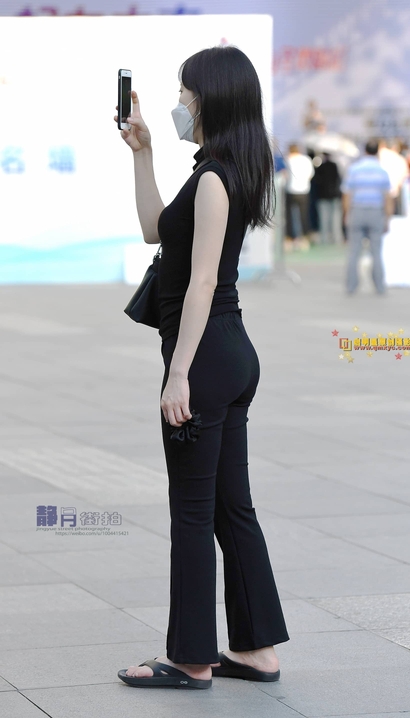 抓拍美艳绝伦的极品紧身裤宽臀女生[XA-56XA]