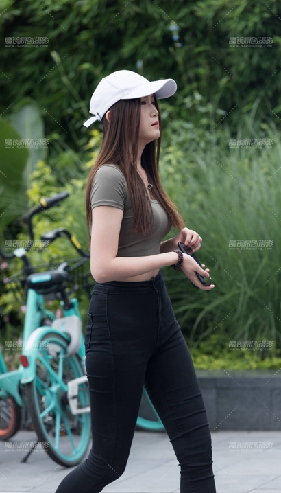 一位一代佳人的性感紧身牛仔裤圆臀美眉[XA-9ELS]