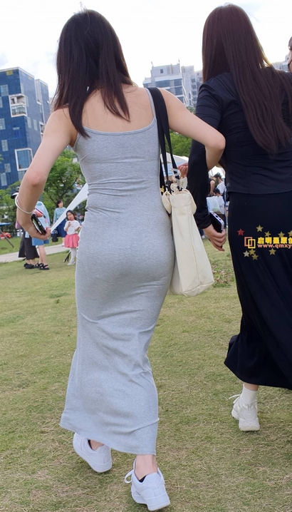 一个优雅大方的风尚包臀裙翘臀女生[YB-9P9M]