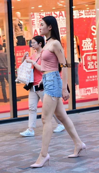 一位美目盼兮的性感热裤美臀靓女[DU-294L]