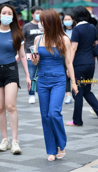 抓拍国色天香的性感精美穿扮美臀御姐[CL-9U0L]