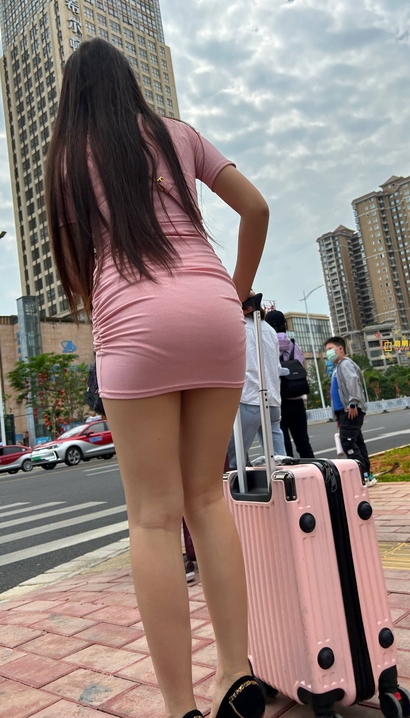 偶遇国色天资的风尚包臀裙长腿小姐姐[QO-X5C6]