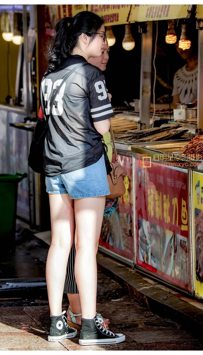 抓拍顾盼流转的极品热裤翘臀御姐[TH-8868]