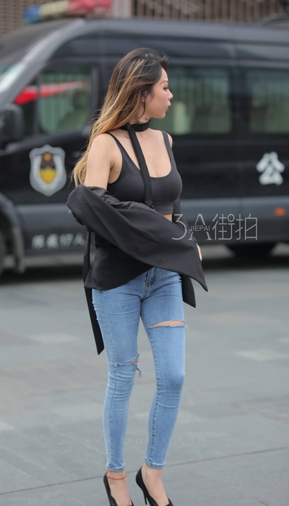 一个环肥燕瘦的极品牛仔裤长腿御姐[CA-G8N7]
