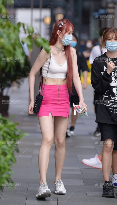 街拍颇具气质的时髦超短裙美臀美女[TJ-58MT]