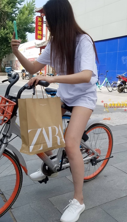 偶遇软玉温香的性感热裤紧臀女孩[XK-6391]