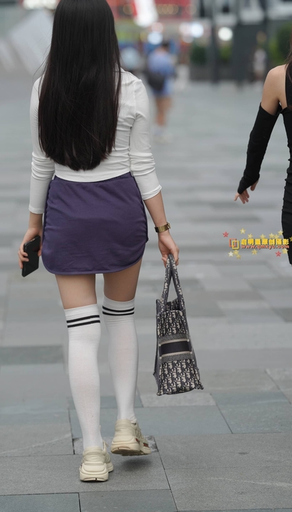 抓拍千娇百媚的时尚包臀裙长腿靓女[IR-S4PC]