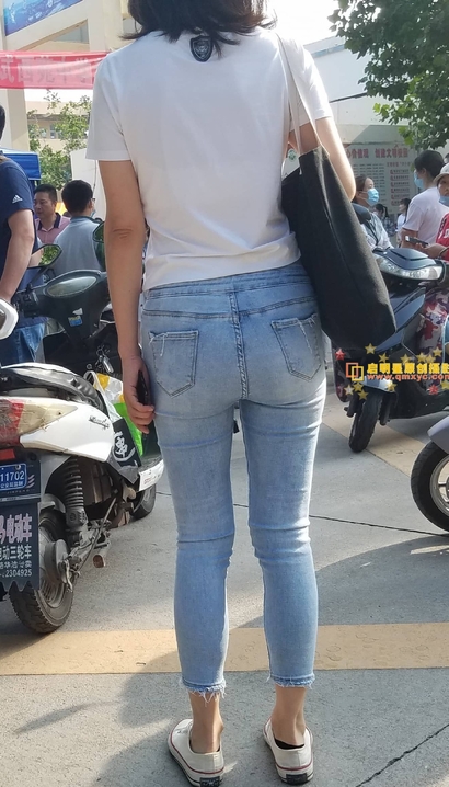 一个身材极好的新潮牛仔裤圆臀女神[LC-JGAX]