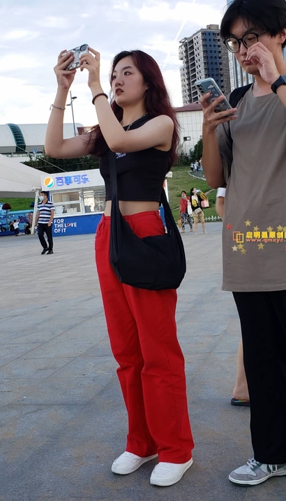 一位美艳绝伦的极品优美装扮美臀女神[BG-J7JE]
