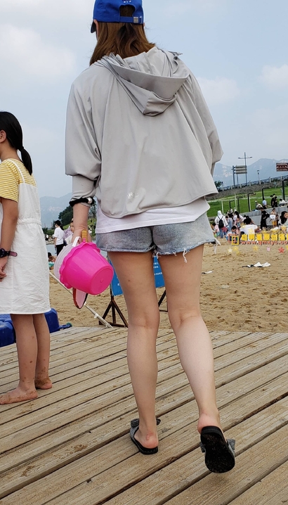 一位艳冠群芳的极品热裤大长腿小姐姐[JM-3A58]