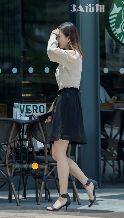 一位明眸皓齿的风尚包臀裙大长腿靓女[SK-0V1E]