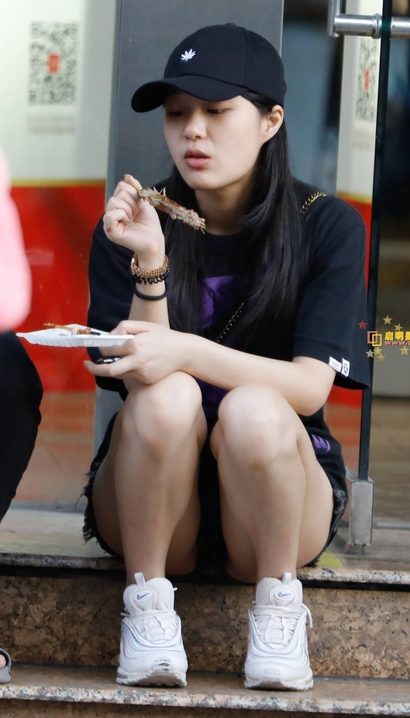 偶遇身姿曼妙的新潮热裤美臀美女[AU-3W5F]