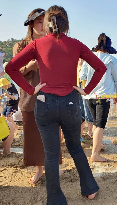 一个国色天资的极品牛仔裤圆臀小姐姐[CR-IZ49]