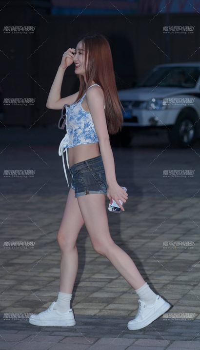 一个美丽贤淑的新潮热裤长腿靓女[KO-X645]