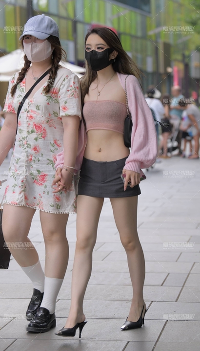 一位亭亭玉立的前卫小短裙圆臀御姐[UG-2CHO]