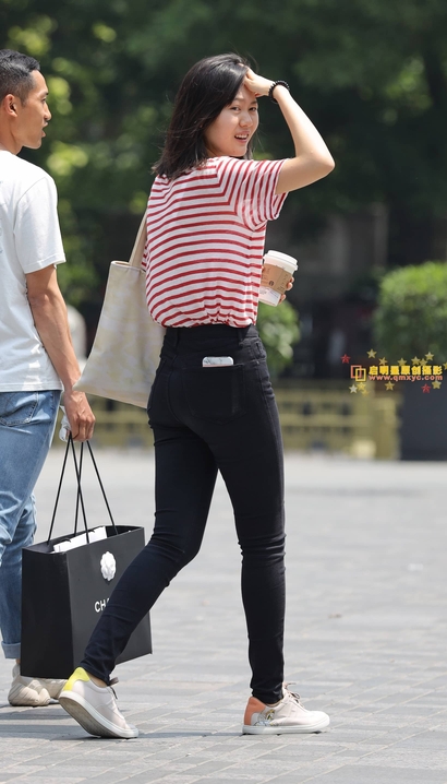 街拍身材极好的小清新紧身牛仔裤美腿美女[MQ-85ID]