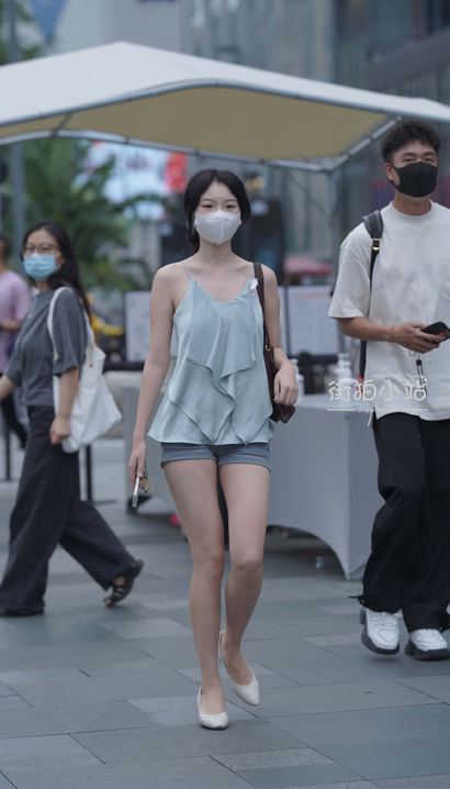 一位仪态万端的新潮热裤紧臀辣妹[VU-TTU8]