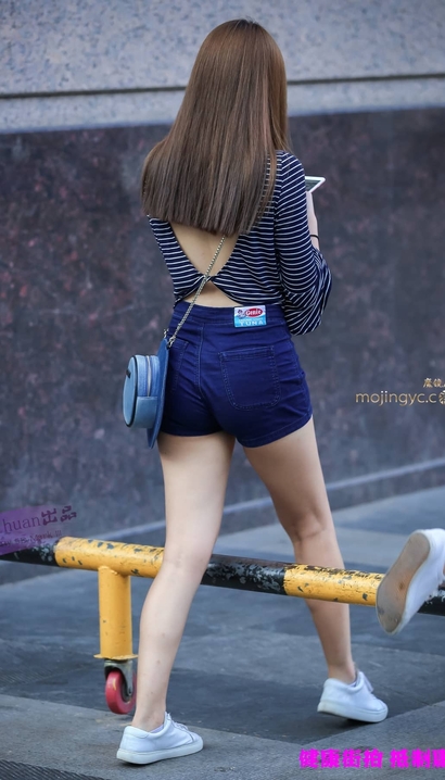 一个国色天资的气质热裤紧臀女孩[VU-W1KC]