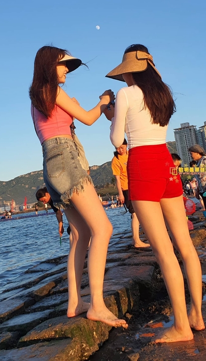 偶遇温婉娴淑的潮流热裤大长腿靓女[AP-QB09]