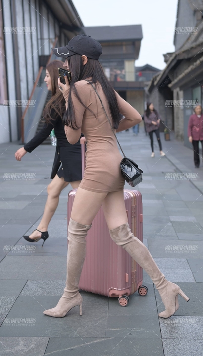 街拍绝色美人的前卫包臀裙翘臀靓女[TD-V2H0]