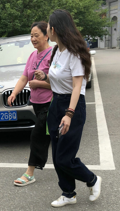 偶遇美丽贤淑的时尚精致服饰丰臀御姐[PQ-5S0N]