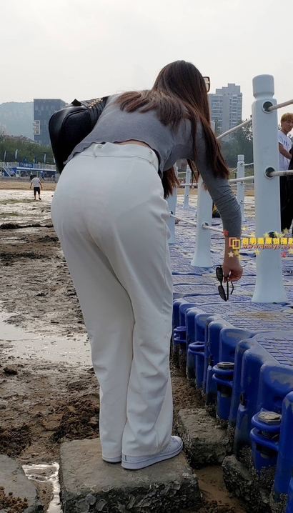 一位温婉可人的气质精美装束圆臀女神[RF-JRU7]