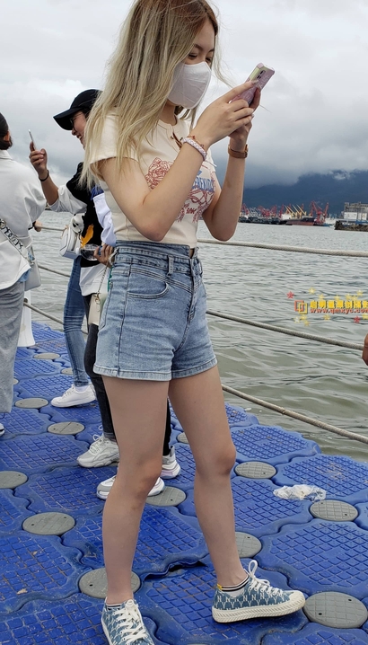 一位身材极好的风尚热裤美腿女神[GC-0MZI]