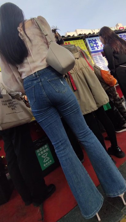 【视频】一位面若桃花的前卫紧身牛仔裤美腿辣妹[SA-H307]