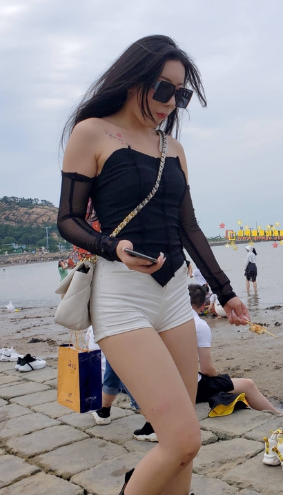 一个天生丽质的新潮热裤圆臀辣妹[BQ-M13P]