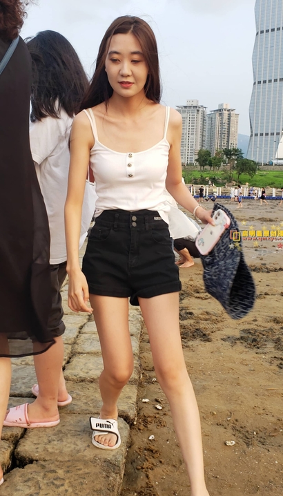 偶遇气质不凡的小清新热裤宽臀辣妹[DU-OOU1]
