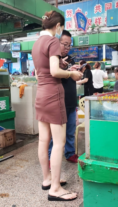 抓拍桃腮杏脸的时髦裹臀裙丰臀女孩[JM-V236]