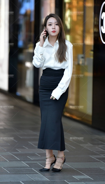 街拍软玉温香的时髦小短裙宽臀美女[GC-H982]