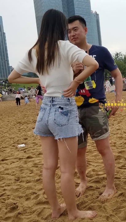 偶遇螓首蛾眉的性感热裤丰臀美女[KS-9SP1]