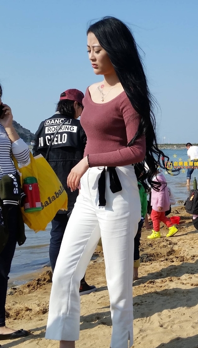 街拍如琬似花的新潮清雅着装美腿女神[IG-VO84]
