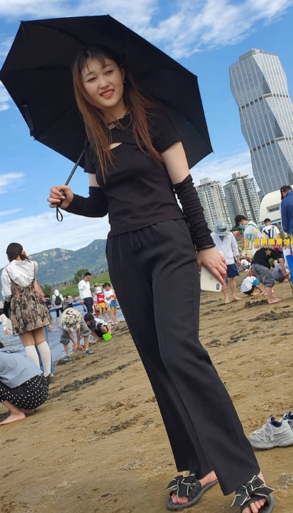一位优雅大方的风尚雅致服饰丰臀小姐姐[YZ-77UJ]