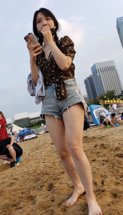 一位身段迷人的前卫热裤美臀女孩[ME-491L]
