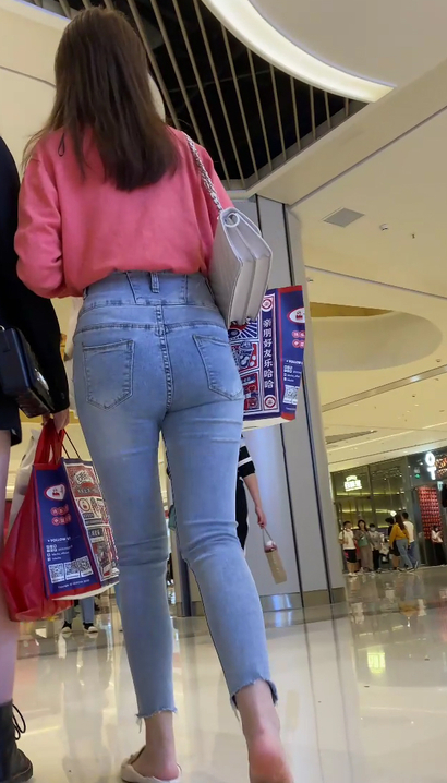 【视频】一个香肌玉肤的时髦牛仔裤紧臀靓女[WP-17NG]