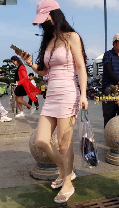 街拍倾国倾城的小清新包臀裙美臀美女[OZ-25C5]