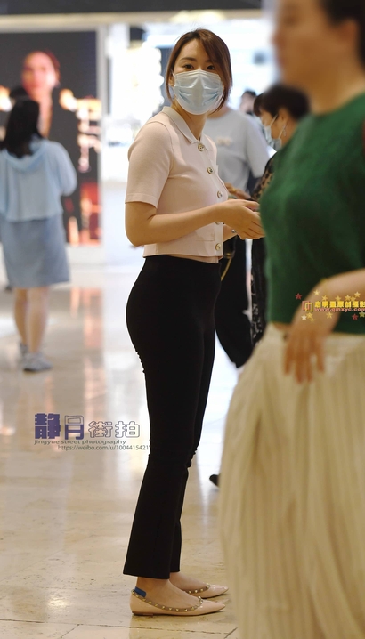 一位大家闺秀的气质紧身裤紧臀靓女[HN-N7LZ]