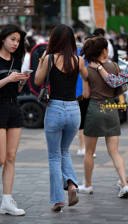 偶遇美艳绝伦的时髦牛仔裤宽臀女神[WL-844Y]